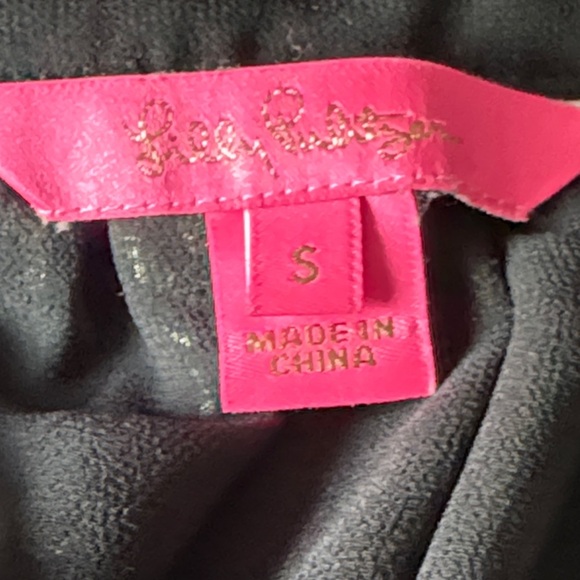 Lilly Pulitzer Black and Gold Patterned Blouse - Picture 13 of 16